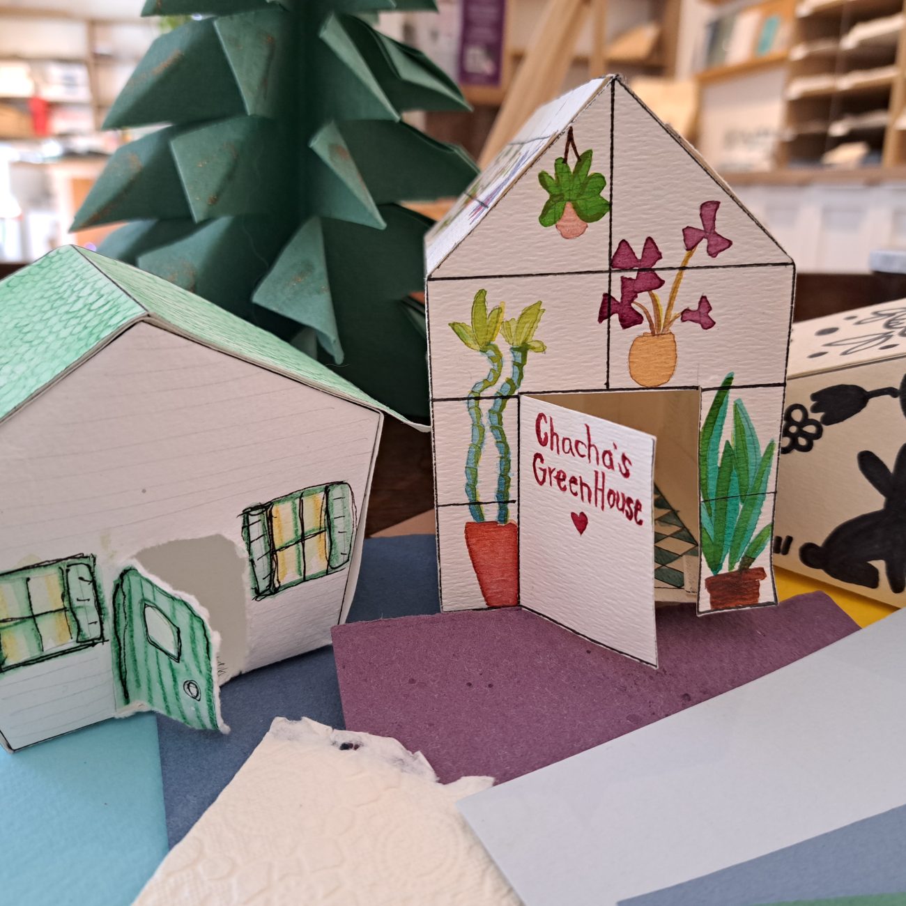 Exemples de maisons à assembler et décorer en papier Saint-Gilles