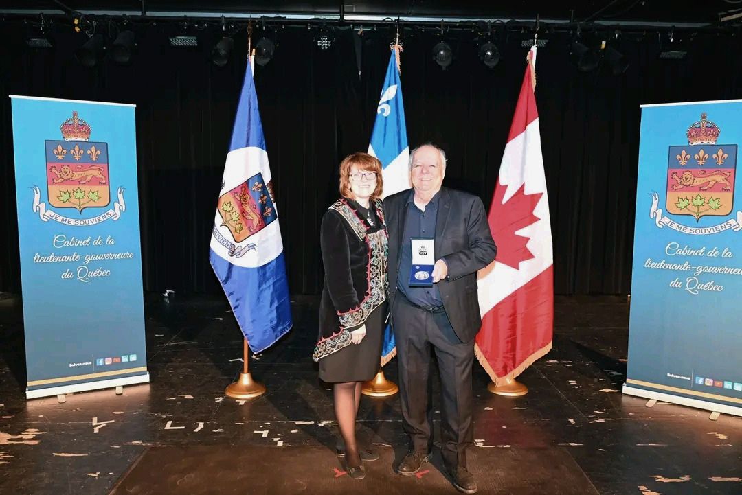 Claude Belley décoré de la Médaille pour les Aîné.e.s lors de la cérémonie de la Lieutenante‑gouverneure du Québec